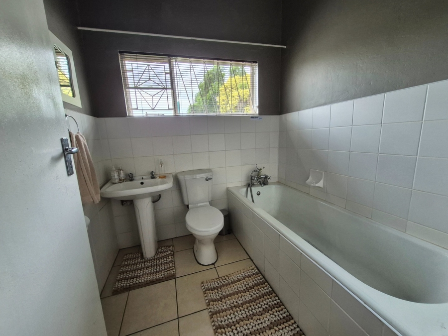 6 Bedroom Property for Sale in Dewetsdorp Free State